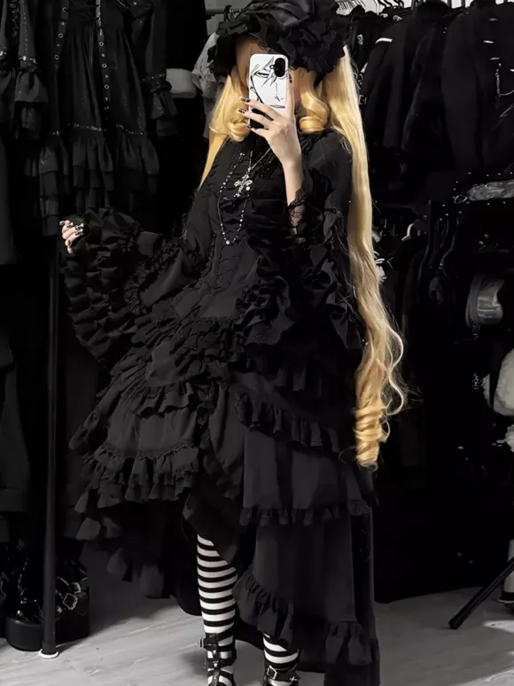 Robe Lolita gothique noire à volants manches trompette manches longues robe Lolita à volants