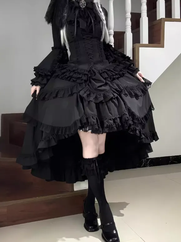 Robe Lolita gothique noire à volants manches trompette manches longues robe Lolita à volants