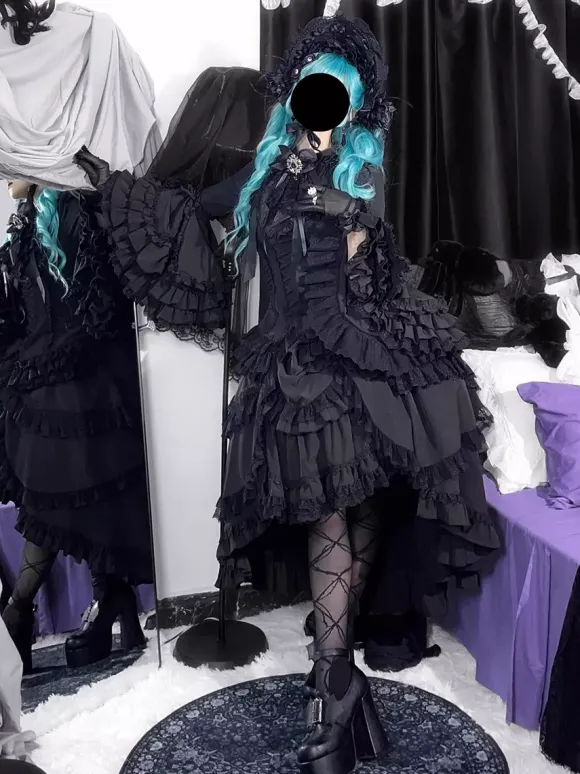 Robe Lolita gothique noire à volants manches trompette manches longues robe Lolita à volants