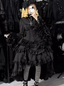 Robe Lolita gothique noire à volants manches trompette manches longues robe Lolita à volants