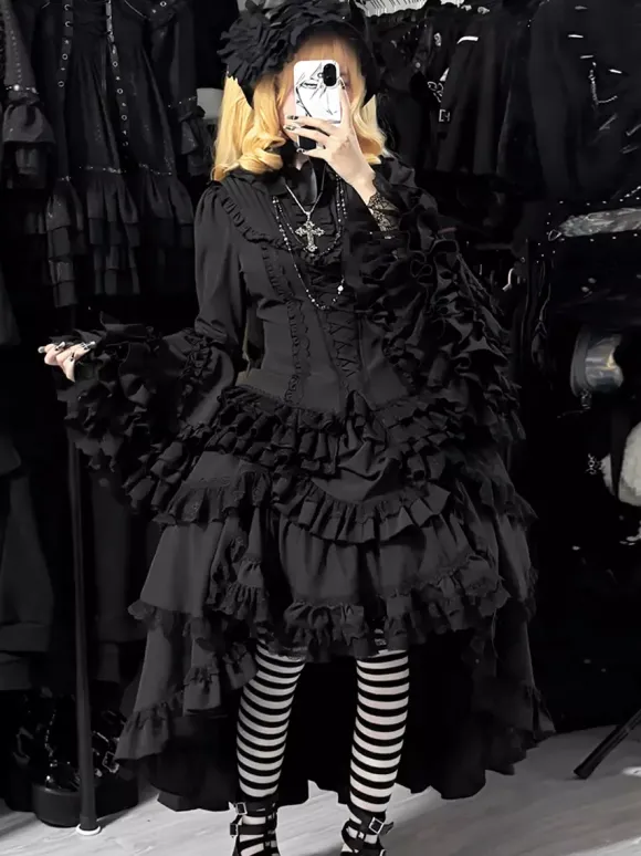 Robe Lolita gothique noire à volants manches trompette manches longues robe Lolita à volants
