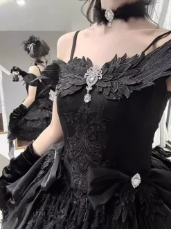 Robe Lolita gothique noire à n艙uds bretelles spaghetti épaules dénudées courte robe Lolita
