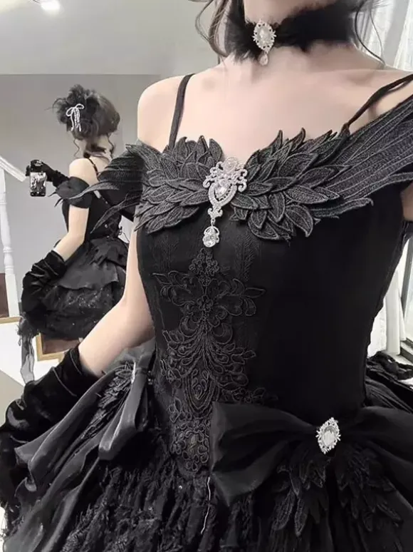 Robe Lolita gothique noire à n艙uds bretelles spaghetti épaules dénudées courte robe Lolita