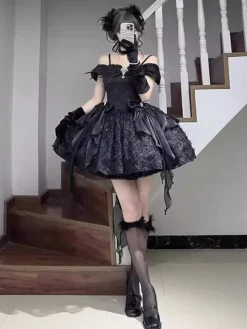 Robe Lolita gothique noire à n艙uds bretelles spaghetti épaules dénudées courte robe Lolita