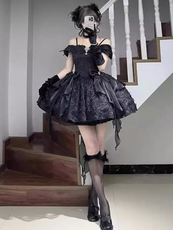 Robe Lolita gothique noire à n艙uds bretelles spaghetti épaules dénudées courte robe Lolita