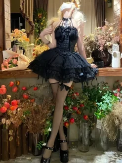 Robe Lolita noire gothique à volants et à plusieurs couches dos nu
