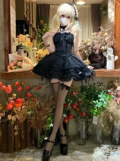 Robe Lolita noire gothique à volants et à plusieurs couches dos nu