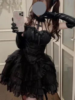 Robe Lolita noire gothique à volants et à plusieurs couches dos nu