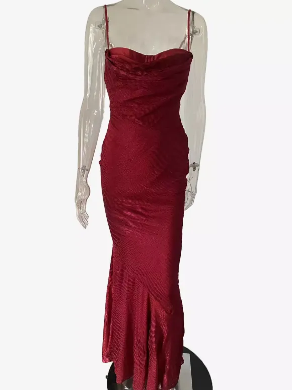 Robe longue à bretelles fines et col bénitier motif animal coupe sirène collection femme 2026