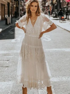 Robe longue bohème en dentelle blanche pour femme - Robe longue à pois et à volants col en V - Idéale pour un mariage d'été à la plage (2026)