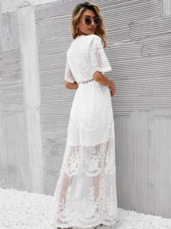 Robe longue bohème en dentelle blanche pour femme - Robe longue transparente à manches courtes et col en V - Tenue d'été pour la plage les mariages et les vacances 2026