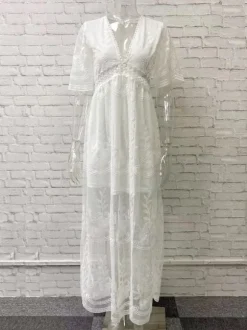 Robe longue bohème en dentelle blanche pour femme - Robe longue transparente à manches courtes et col en V - Tenue d'été pour la plage les mariages et les vacances 2026