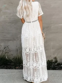 Robe longue bohème en dentelle blanche pour femme - Robe longue transparente à manches courtes et col en V - Tenue d'été pour la plage les mariages et les vacances 2026
