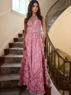Robe longue de soirée à volants et fleurs décolleté licou et fente haute 2026