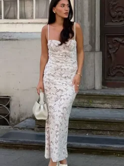 Robe longue de soirée blanche à bretelles col en dentelle sans manches dos nu chic et semi-formelle