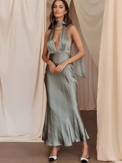 Robe longue dos nu en satin pour femme - Élégante robe sirène dos nu à décolleté plongeant et foulard - Invitée à un mariage d'été 2026