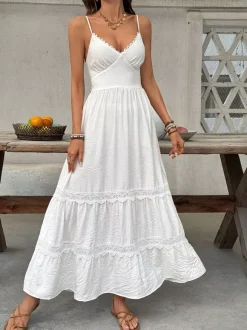 Robe longue d'été fluide à bretelles spaghetti et bordure en dentelle blanche pour femme col en V et volants.
