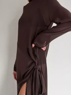 Robe longue en maille transparente à manches longues et fente latérale style cache-maillot pour femme 2026