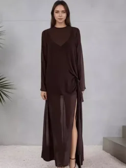 Robe longue en maille transparente à manches longues et fente latérale style cache-maillot pour femme 2026
