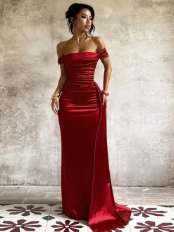 Robe longue en satin à épaules dénudées pour femme - Robe élégante rouge bordeaux à fente haute et fronces - Tenue idéale pour les invités aux mariages de printemps 2026