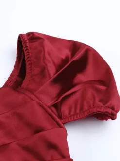 Robe longue en satin à épaules dénudées pour femme - Robe élégante rouge bordeaux à fente haute et fronces - Tenue idéale pour les invités aux mariages de printemps 2026