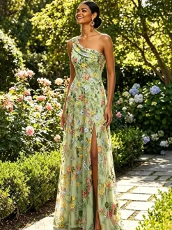 Robe longue en tulle brodée de fleurs asymétrique col drapé fente haute idéale pour une invitée de mariage ou une soirée de gala.