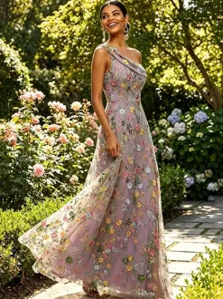 Robe longue en tulle brodée de fleurs asymétrique col drapé fente haute idéale pour une invitée de mariage ou une soirée de gala.