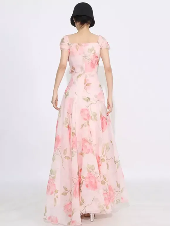 Robe longue flatteuse à motif de roses roses et ourlet asymétrique