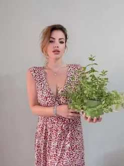 Robe longue fleurie à petits motifs pour femme - Robe d'été rouge brique sans manches fente latérale et col en V - Tenue de plage été 2026