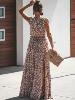 Robe longue fleurie à petits motifs pour femme - Robe d'été rouge brique sans manches fente latérale et col en V - Tenue de plage été 2026