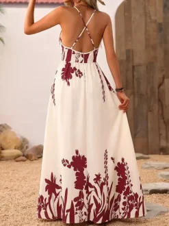 Robe longue fluide à bretelles spaghetti imprimé floral crème bordeaux décolleté en V profond idéale pour l'été et la plage.