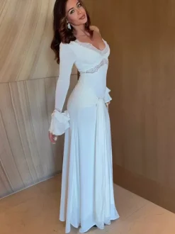 Robe longue maxi à col en V et bordure en dentelle pour femme - Robe moulante blanche bohème à manches longues et poignets trompette - Idéale pour un mariage printanier à la plage (2026)
