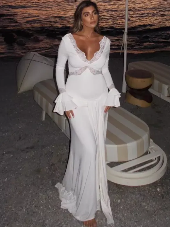 Robe longue maxi à col en V et bordure en dentelle pour femme - Robe moulante blanche bohème à manches longues et poignets trompette - Idéale pour un mariage printanier à la plage (2026)
