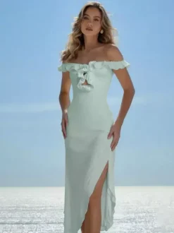 Robe longue moulante élégante vert menthe à volants et épaules dénudées pour une soirée en amoureux