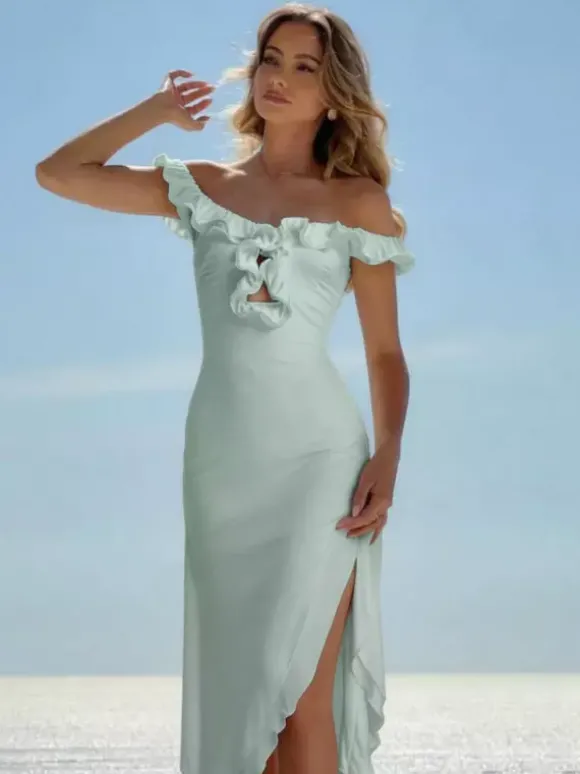 Robe longue moulante élégante vert menthe à volants et épaules dénudées pour une soirée en amoureux