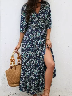 Robe longue portefeuille rouge à fleurs style bohème estival légère et séduisante idéale pour la plage et les balades en ville.