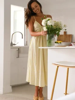 Robe longue rayée d'été pour femme - Robe évasée dos nu à col V et bustier noué style cottagecore - Idéale pour un pique-nique d'été à la plage 2026