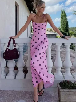 Robe longue rose à pois pour femme dos nu lacée sans manches bretelles et col montant.