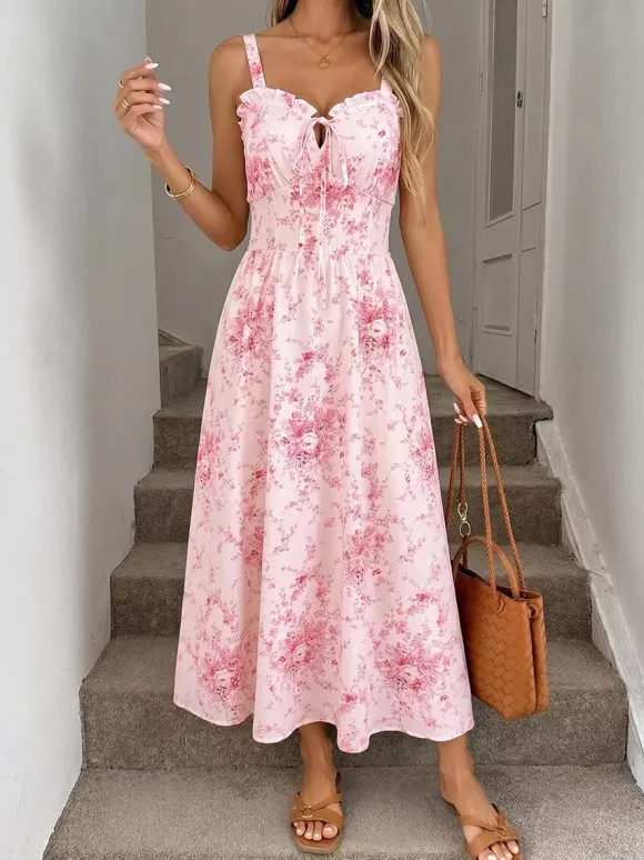 Robe longue rose chic à imprimé floral dos nu lacée à volants et sans manches ornée de fleurs et de décolleté épaules dénudées idéale pour un rendez-vous galant.
