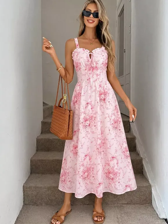 Robe longue rose chic à imprimé floral dos nu lacée à volants et sans manches ornée de fleurs et de décolleté épaules dénudées idéale pour un rendez-vous galant.