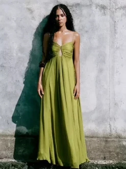 Robe longue sexy à découpes pour femme - Robe d'été bohème fluide à bretelles spaghetti et buste froncé - Idéale pour les vacances d'été à la plage 2026