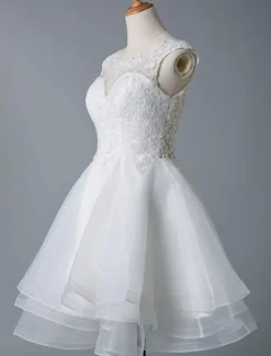 Robe mariée courte col rond en dentelle jupe à plusieurs niveaux au dessus de genou Robe de mariage