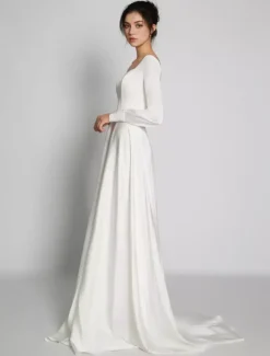 Robe mariée simple col carré manche longue boutonné sur dos à traîne