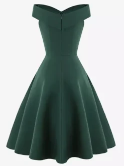 Robe midi bordeaux à épaules dénudées et coupe trapèze pour femme élégante et habillée.