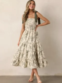 Robe midi fleurie à smocks pour femme - Robe d'été vert sauge bohème à épaules dénudées et volants étagés - Idéale pour les vacances d'été à la plage 2026