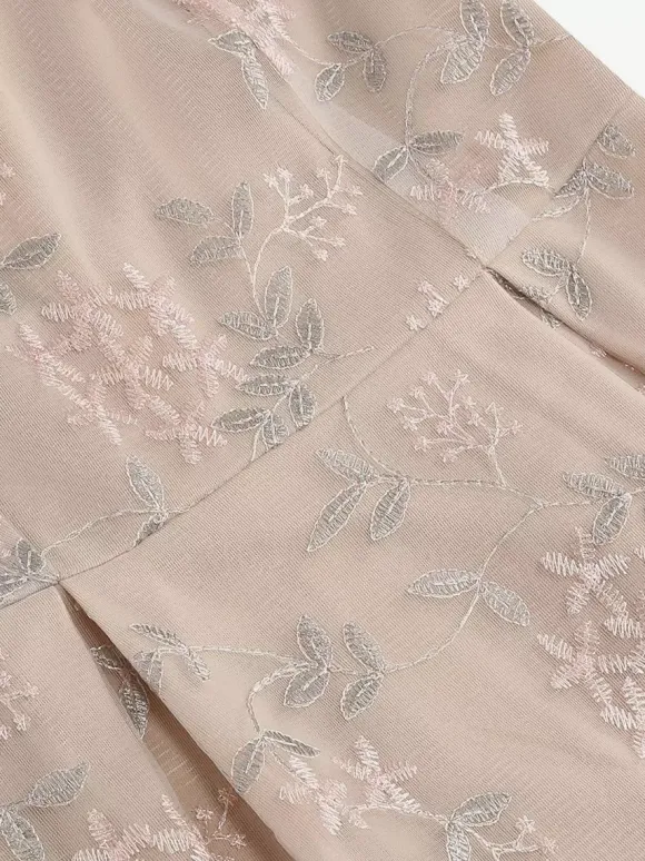 Robe midi fleurie vintage années 1950 pour femme - Robe de bal trapèze en tulle brodé et col illusion - Idéale pour un cocktail d'été 2026