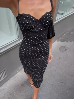 Robe midi noire à pois en polyester sans manches à bretelles et col rond pour femme par Daily Dresses