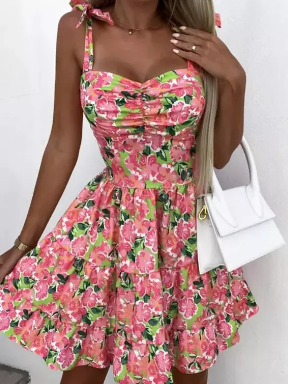 Robe midi verte en daim dos nu plissée sans manches épaules dénudées à bretelles fines.