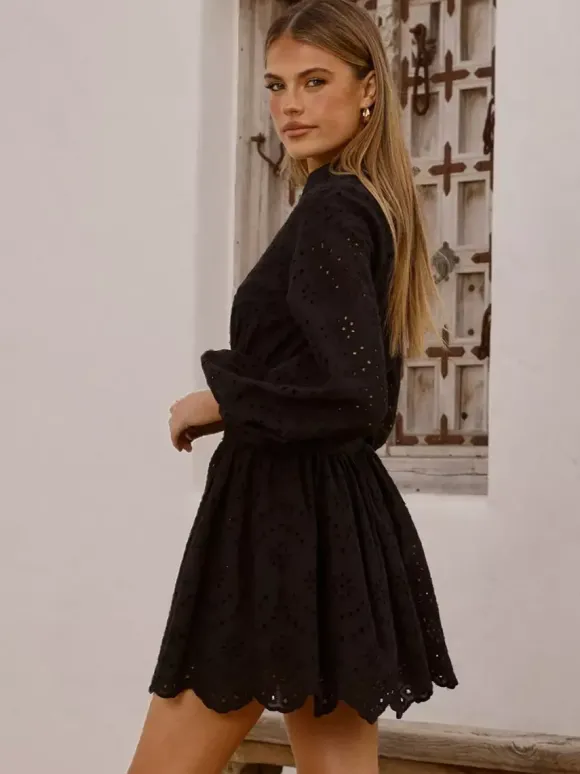 Robe mini à manches longues et 艙illets pour femme - Robe patineuse bohème à taille smockée et ourlet évasé - Idéale pour les vacances de printemps à la plage 2026