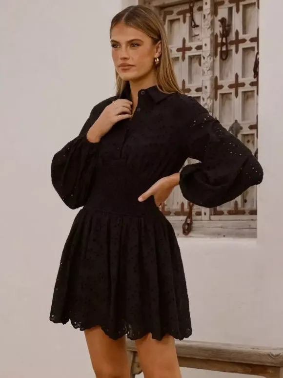 Robe mini à manches longues et 艙illets pour femme - Robe patineuse bohème à taille smockée et ourlet évasé - Idéale pour les vacances de printemps à la plage 2026